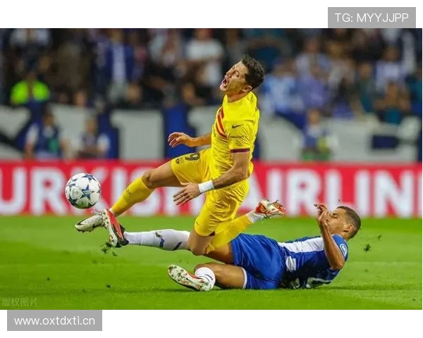 莱万多夫斯基个人数据与荣誉匹配度解析:历史地位如何评估