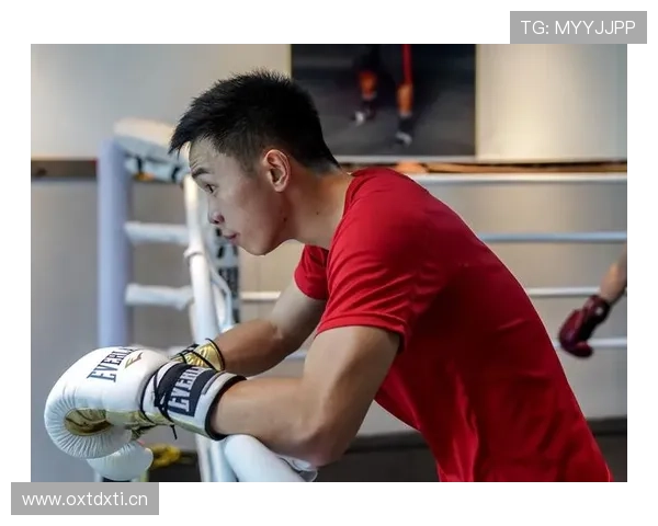 徐灿训练完直接去夜市啃烤串，这自律人设是不是有点崩？